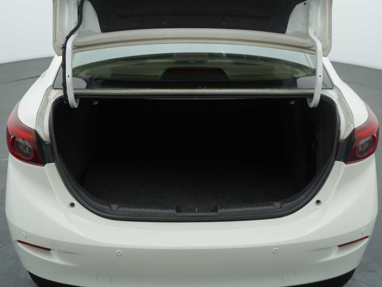 terpakai 2015 Mazda 3 SKYACTIV-G High 2.0