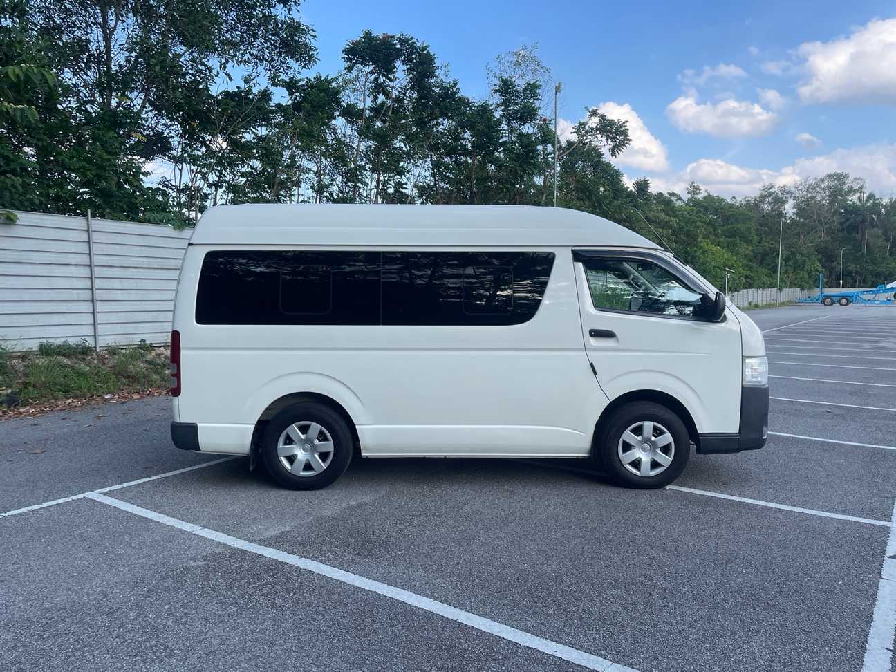 terpakai 2016 Toyota Hiace Window Van 2.5