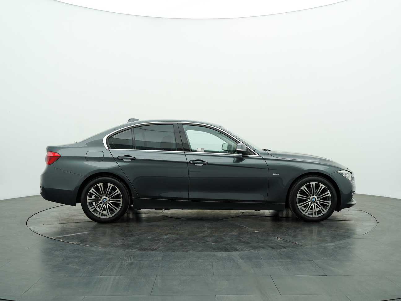 used 2016 BMW 318i Luxury 1.5