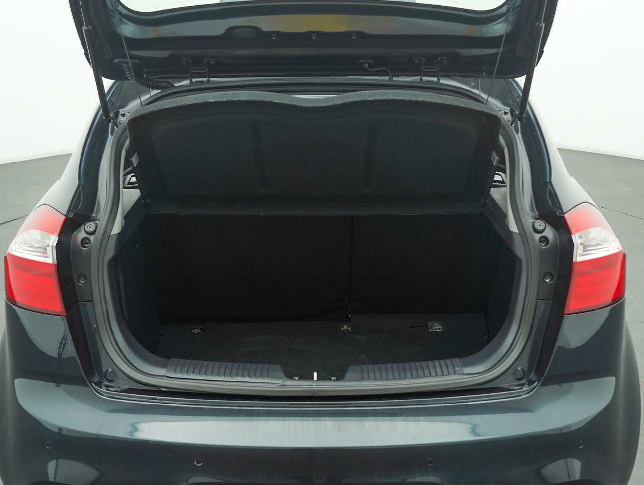 terpakai 2014 Kia Rio SX 1.4