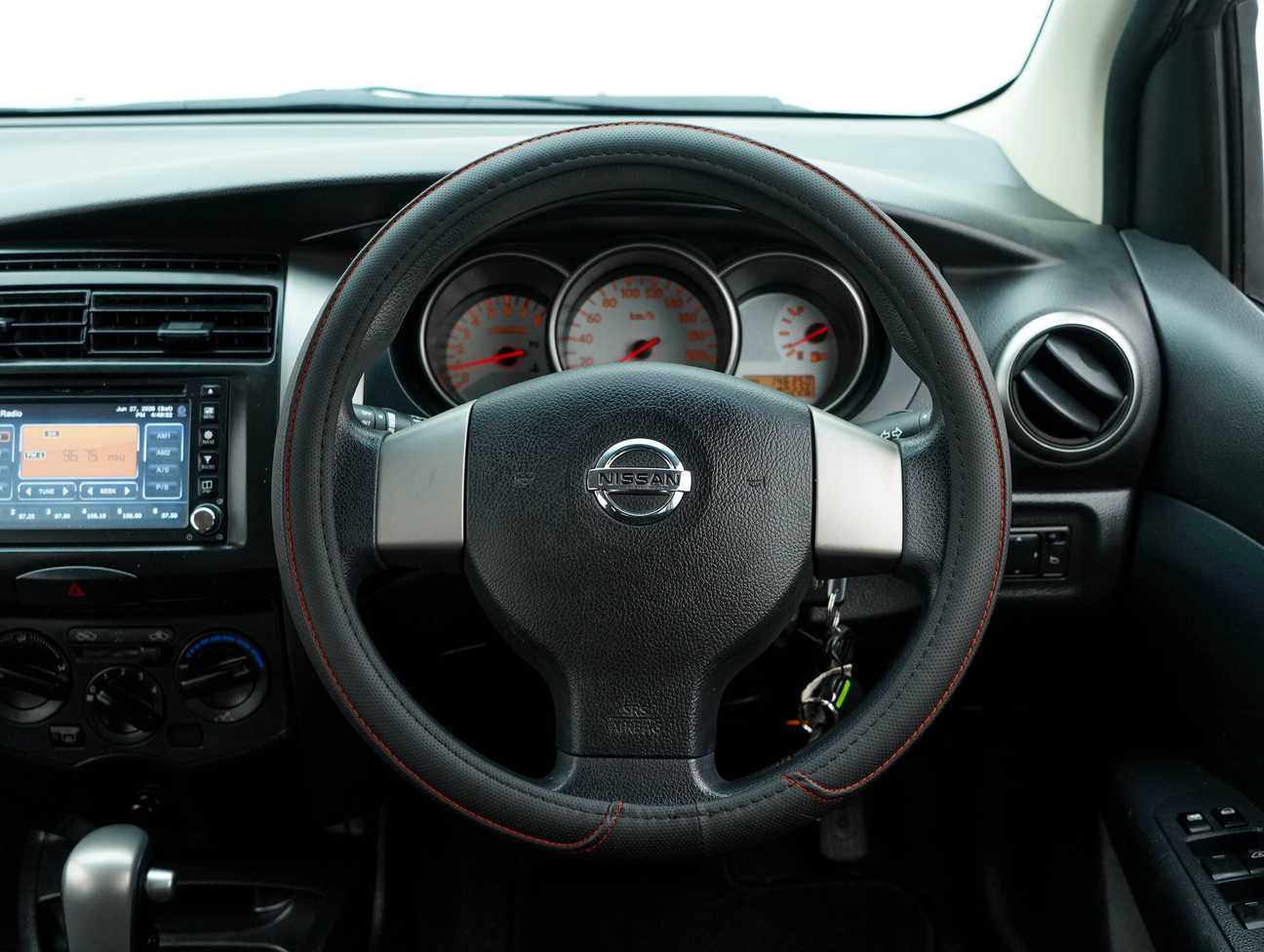 terpakai 2013 Nissan Grand Livina ST-L Comfort 1.6