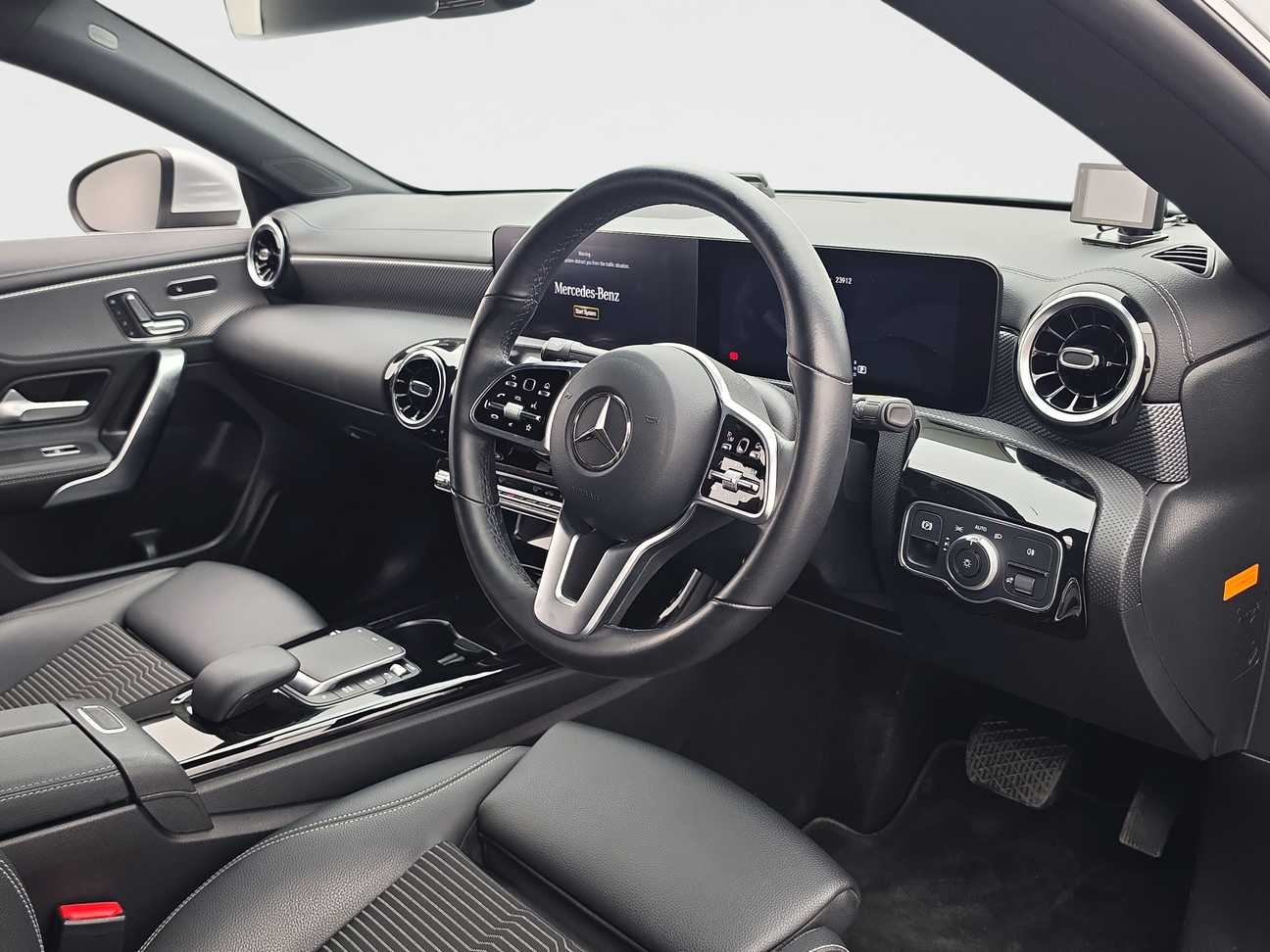 terpakai 2021 Mercedes-Benz CLA180 Base 1.3
