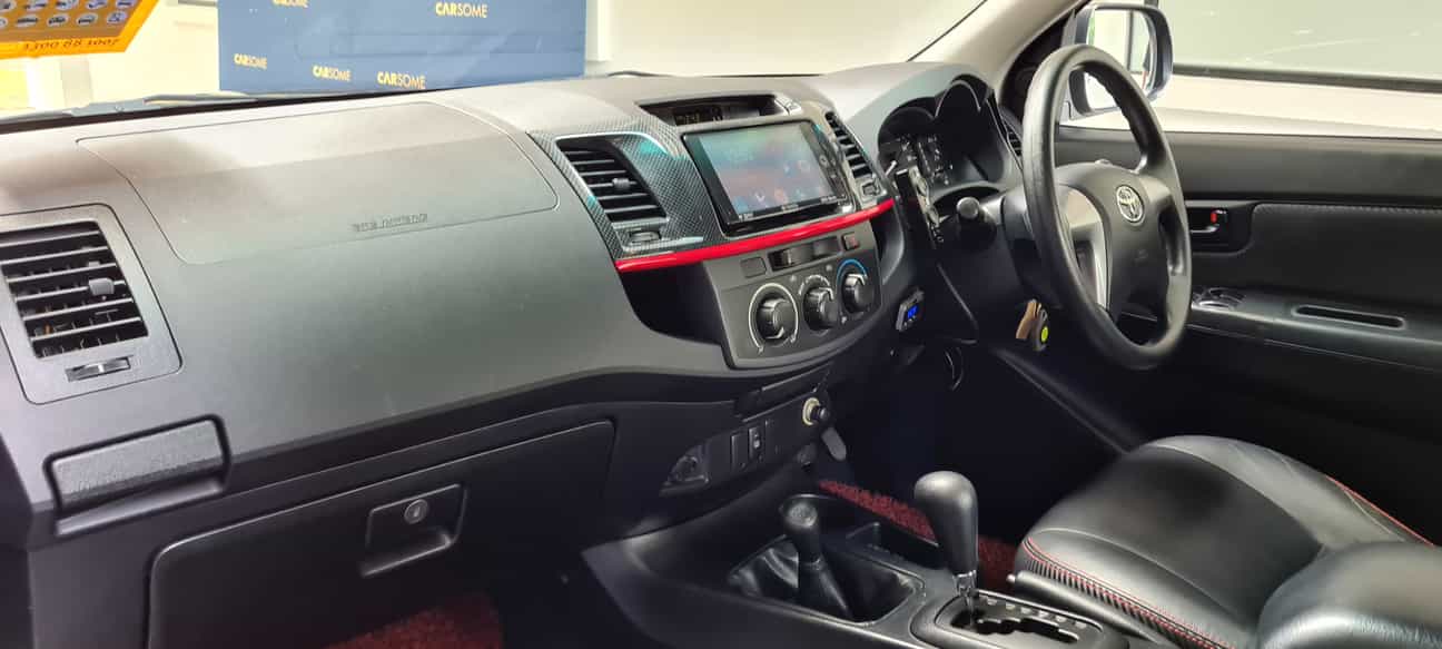 terpakai 2015 Toyota HILUX DOUBLE CAB TRD 2.5