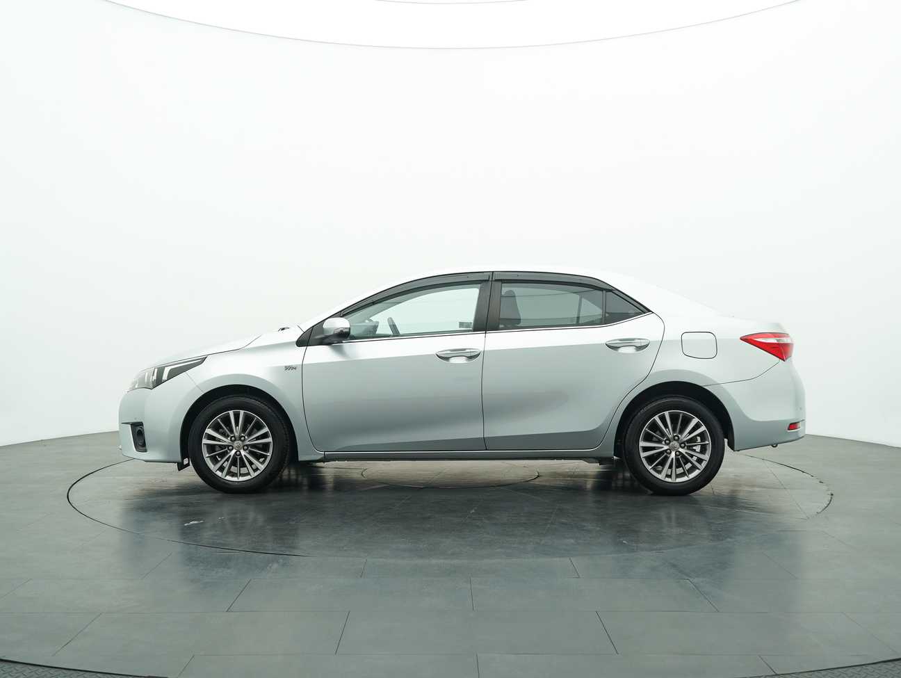 used 2015 Toyota Corolla Altis E 1.8