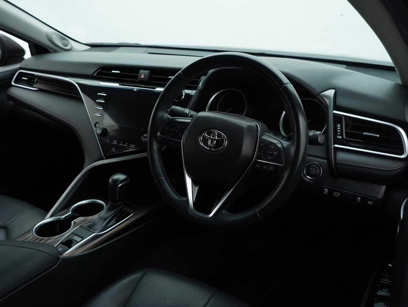 used 2019 Toyota Camry V 2.5