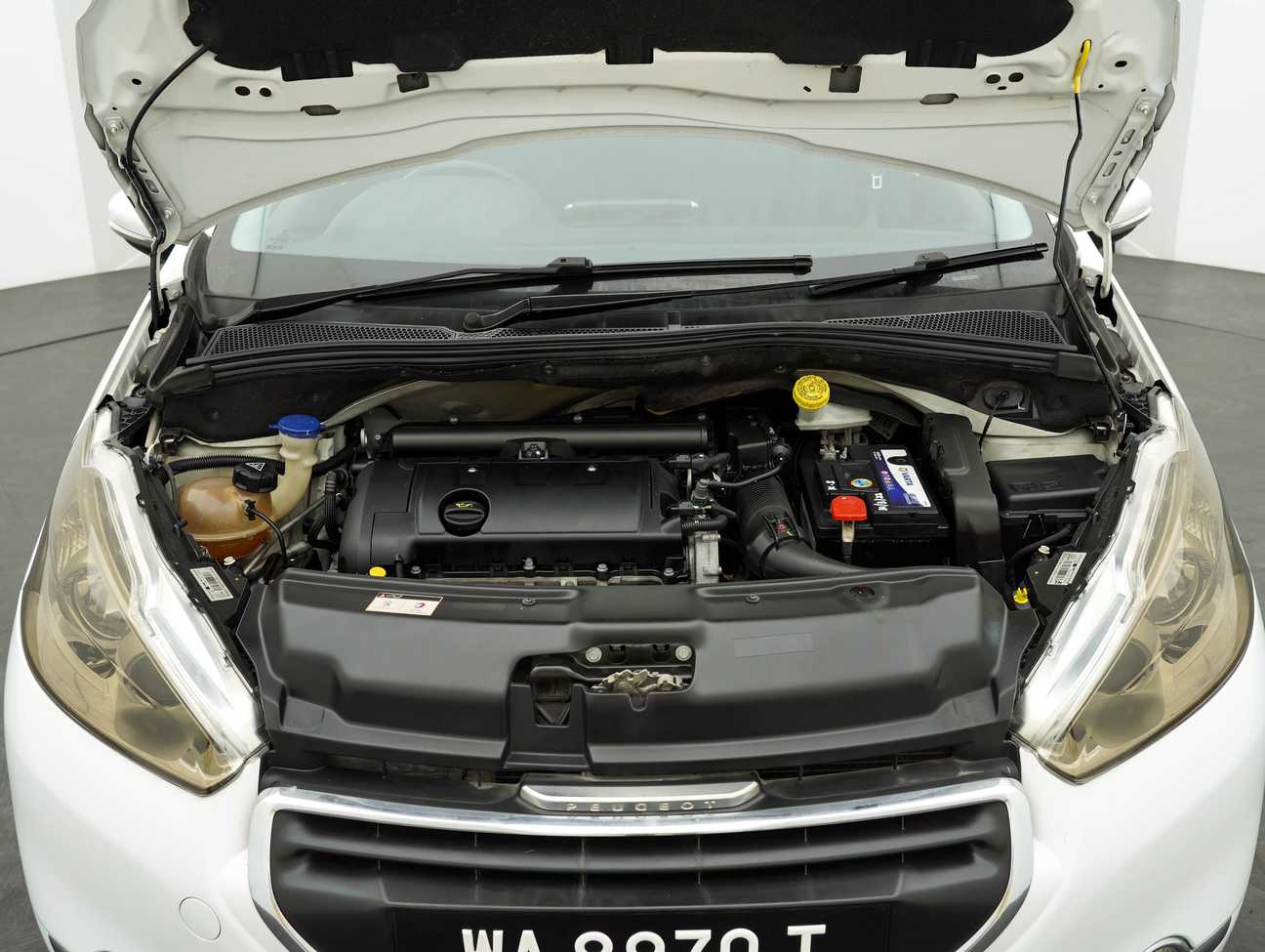 terpakai 2014 Peugeot 208 5-DOOR 1.6
