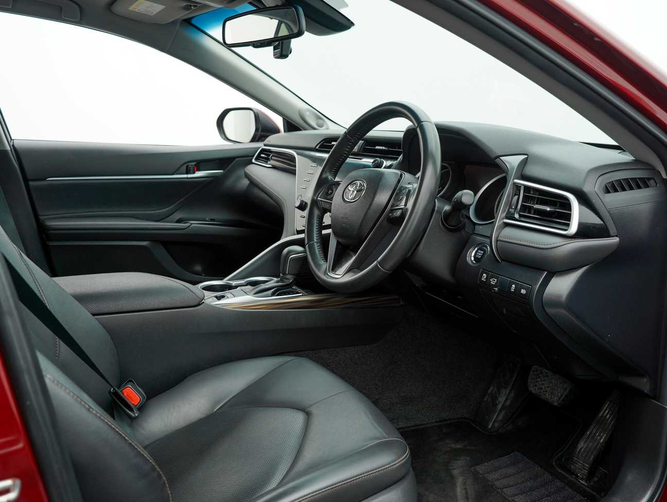 terpakai 2019 Toyota CAMRY V 2.5