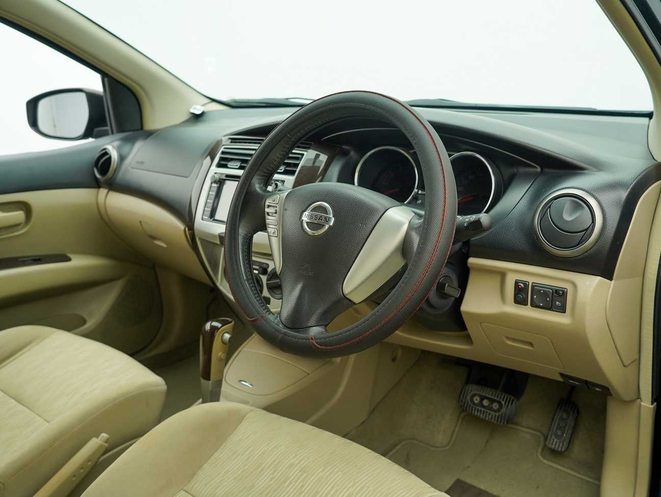 terpakai 2014 Nissan Grand Livina Comfort 1.8