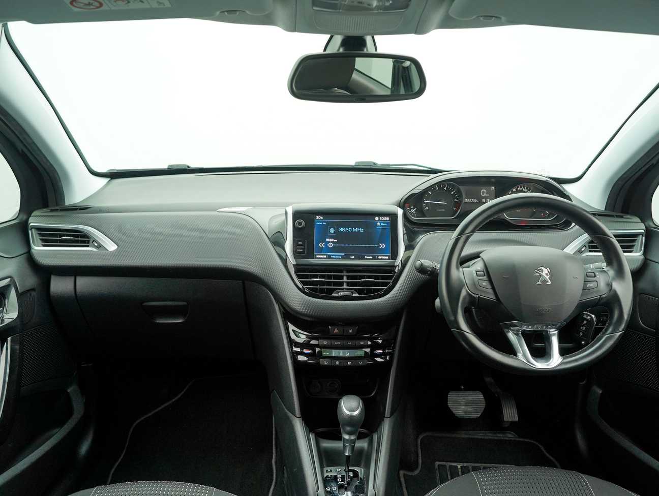 terpakai 2019 Peugeot 208 PureTech 1.2