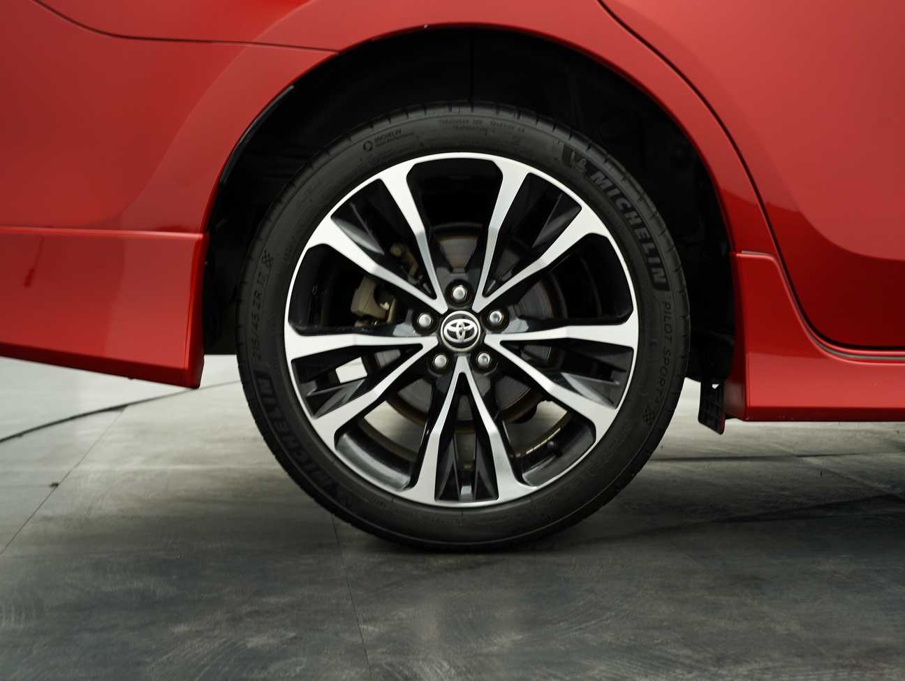 used 2018 Toyota Corolla Altis V 2.0