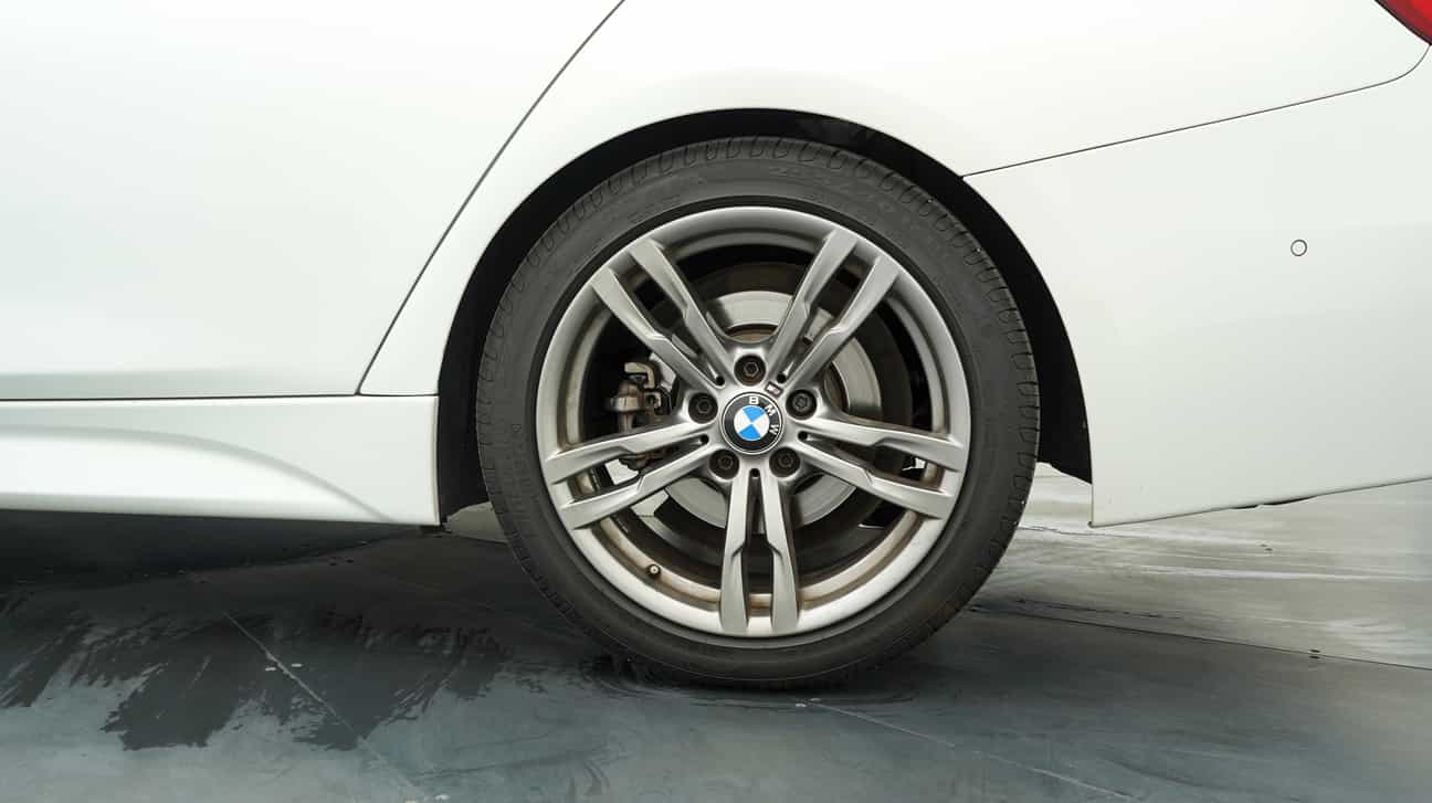 terpakai 2017 BMW 3 30E M SPORT 2.0