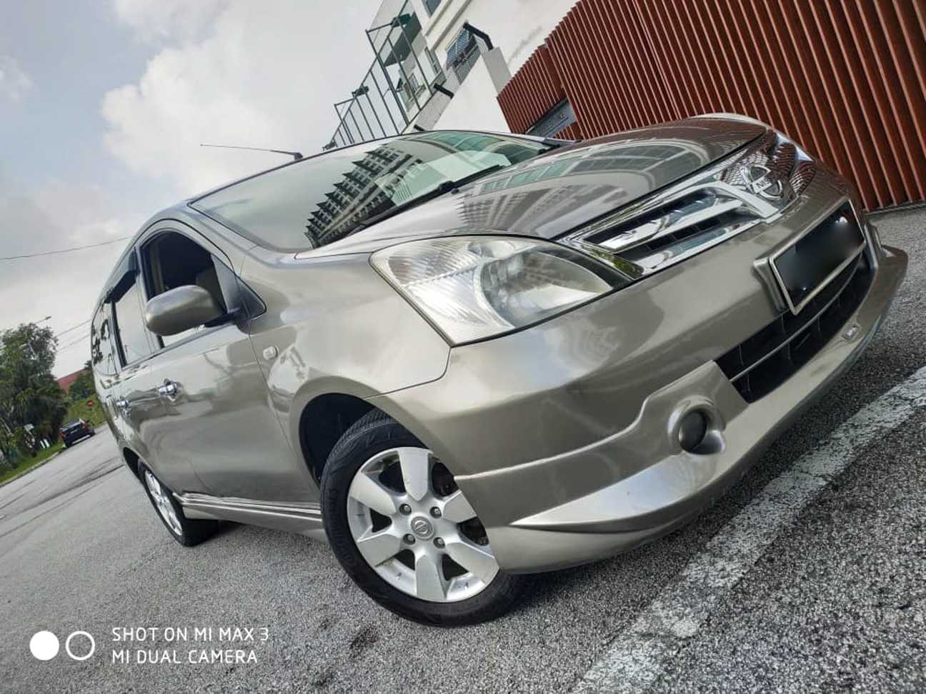 used 2010 Nissan GRAND LIVINA  1.8