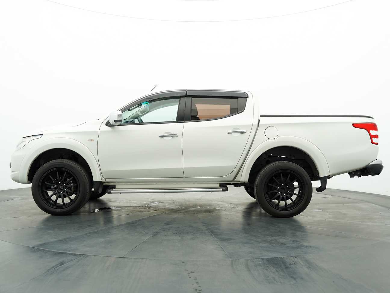 terpakai 2017 Mitsubishi TRITON VGT MS 4WD DC 2.4