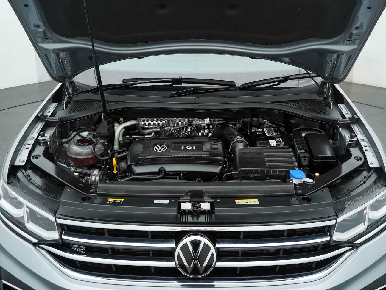 used 2023 Volkswagen Tiguan Allspace R-Line 4MOTION 2.0