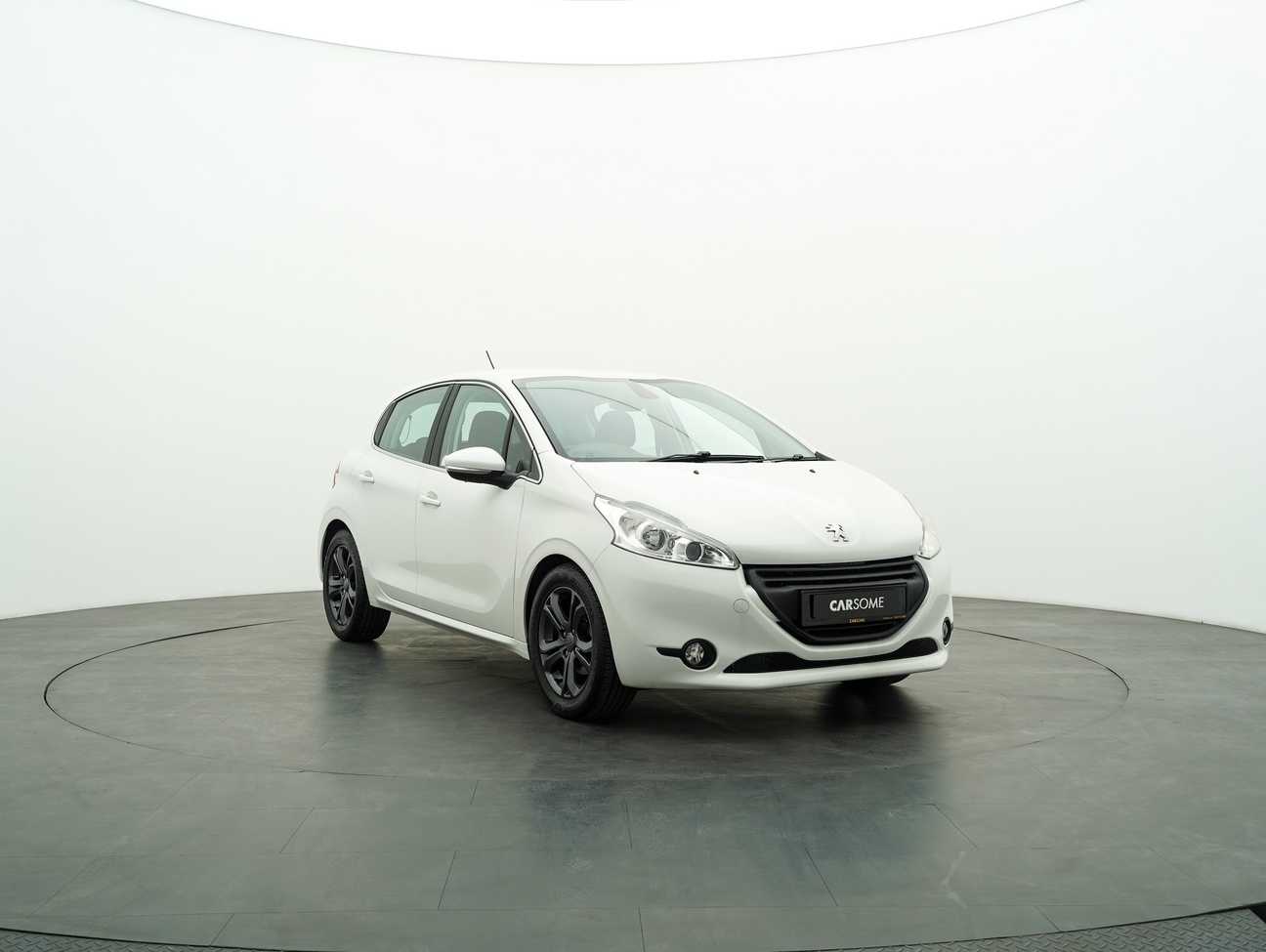 terpakai 2015 Peugeot 208 Allure 3 Door 1.6
