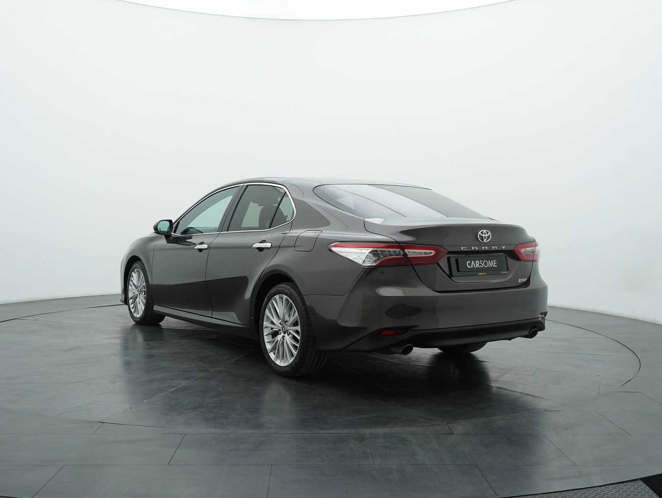used 2019 Toyota Camry V 2.5