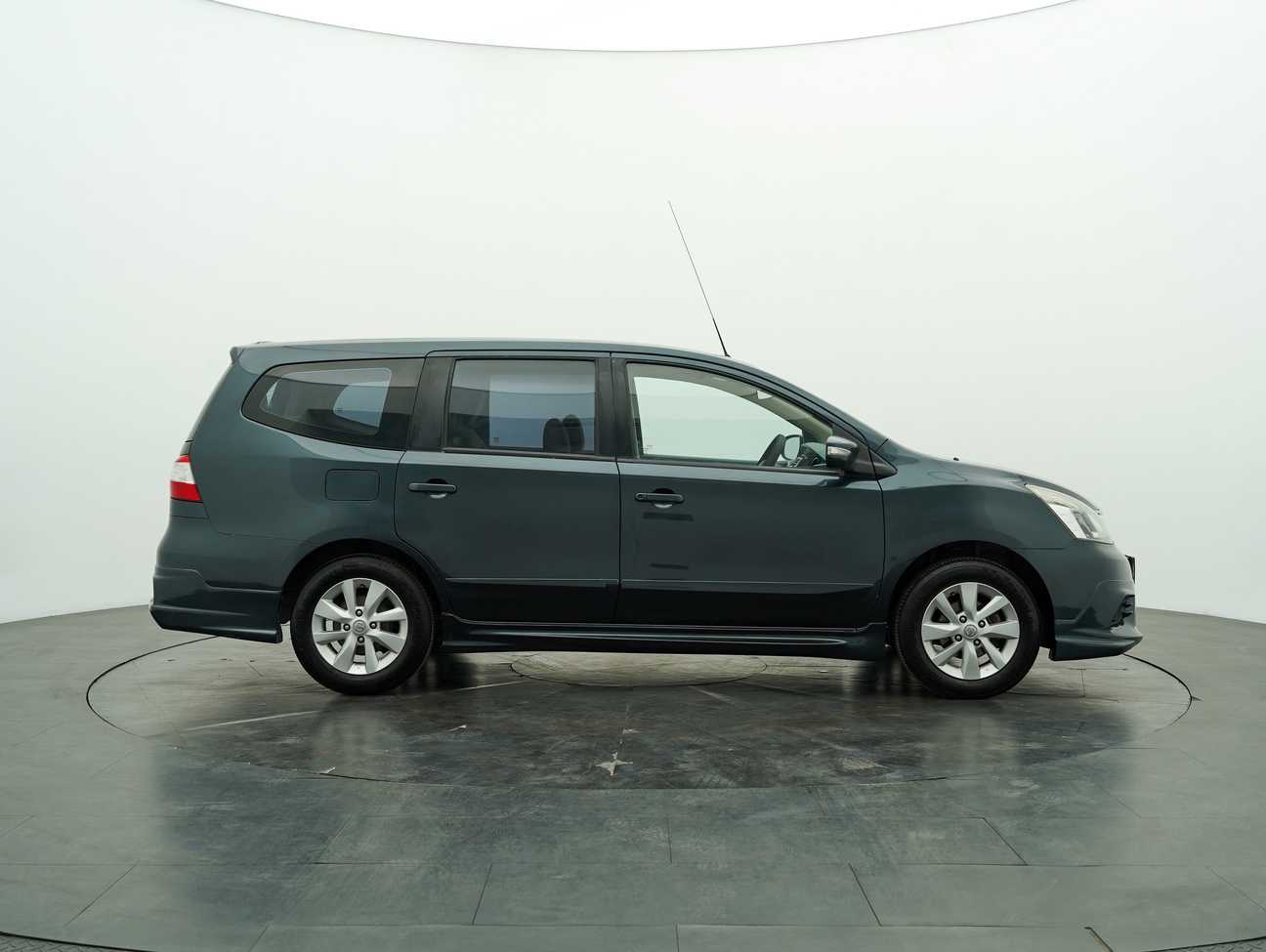 terpakai 2014 Nissan Grand Livina Comfort 1.8