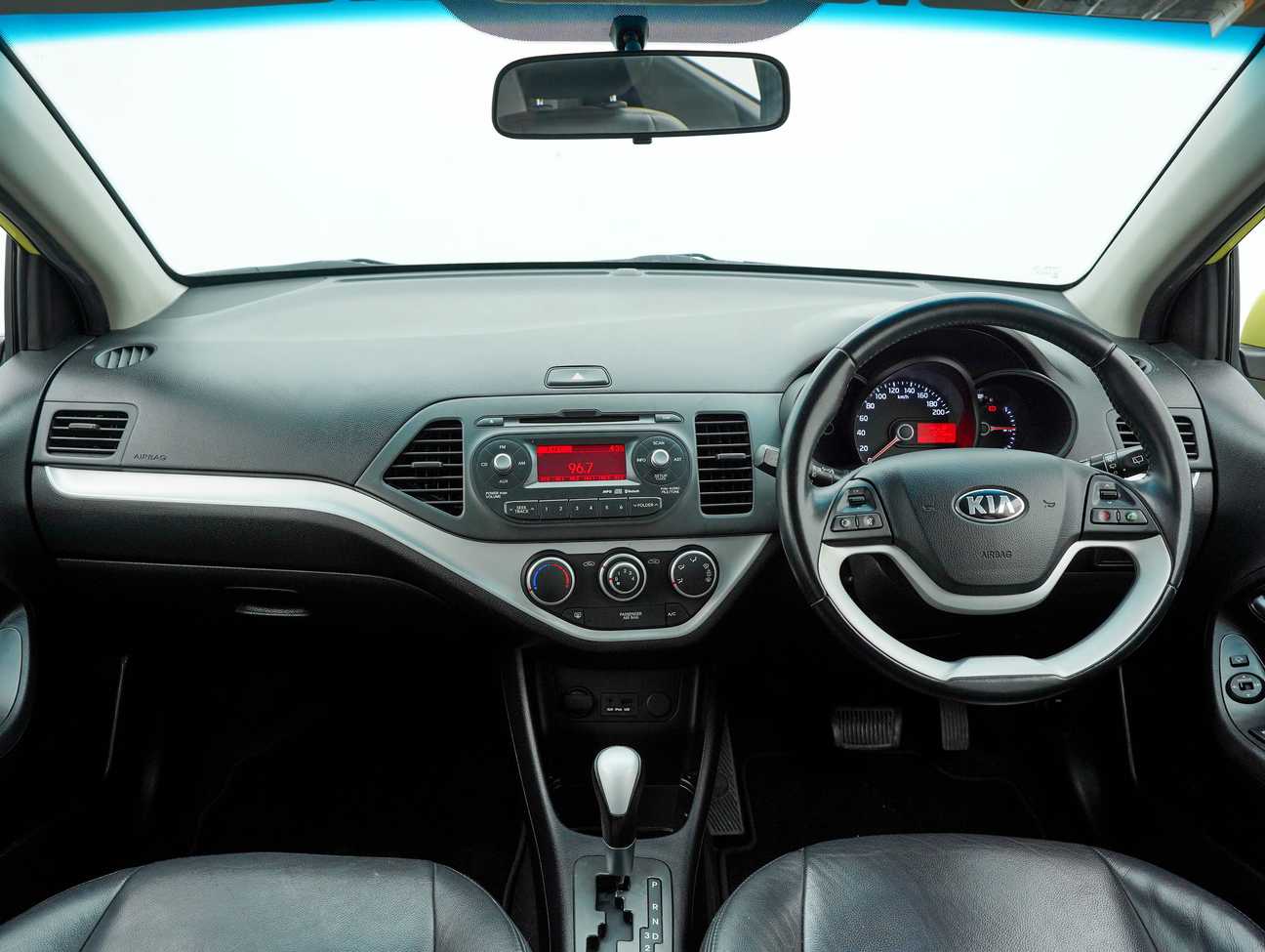 terpakai 2015 Kia Picanto  1.2