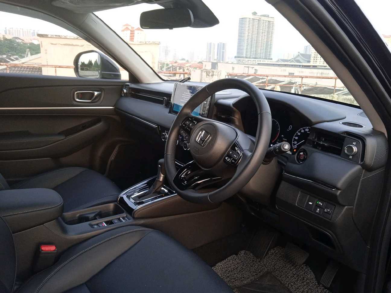used 2025 Honda HR-V V 1.5