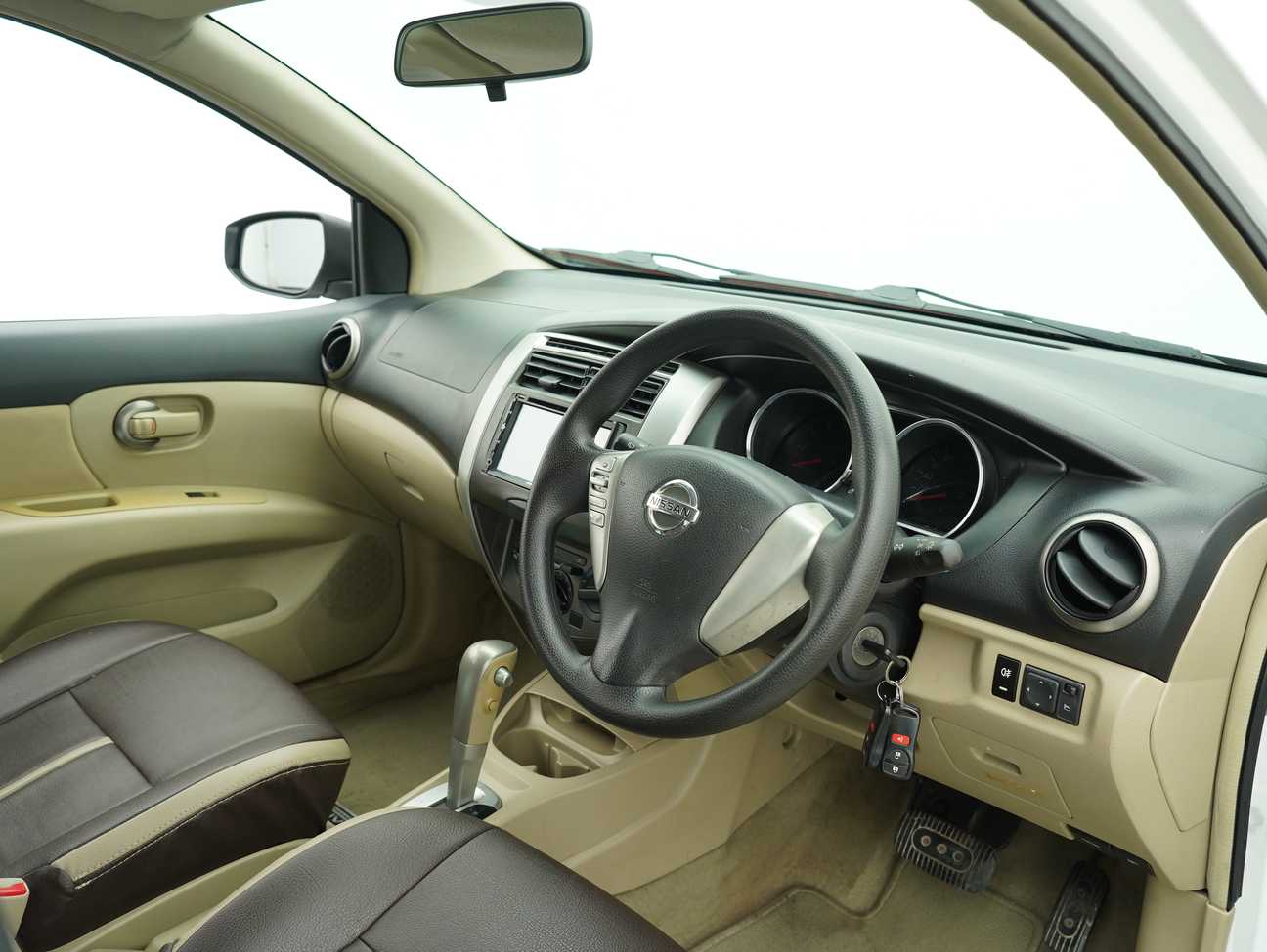 terpakai 2014 Nissan Grand Livina Comfort 1.6