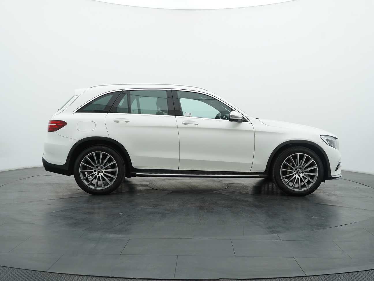 used 2018 Mercedes-Benz GLC250 4MATIC AMG Line 2.0