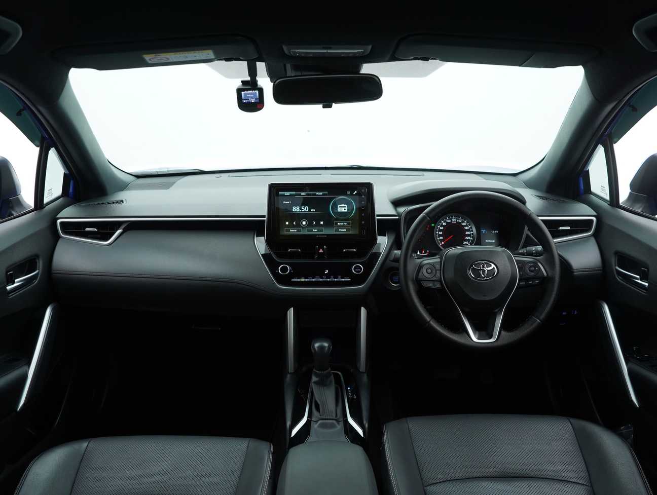 used 2022 Toyota Corolla Cross V 1.8