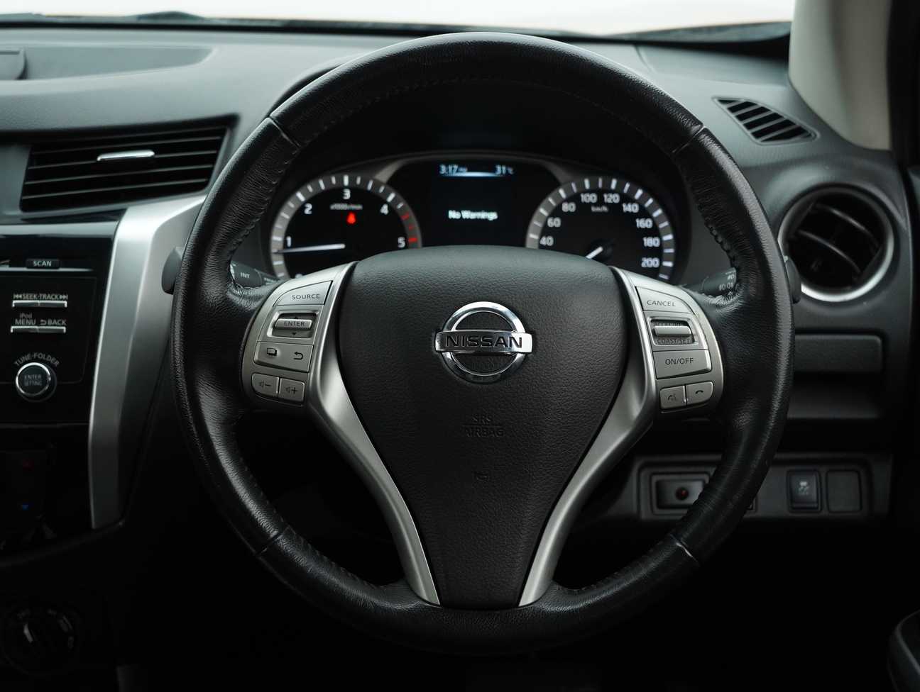 terpakai 2018 Nissan Navara NP300 VL Dual Cab 2.5