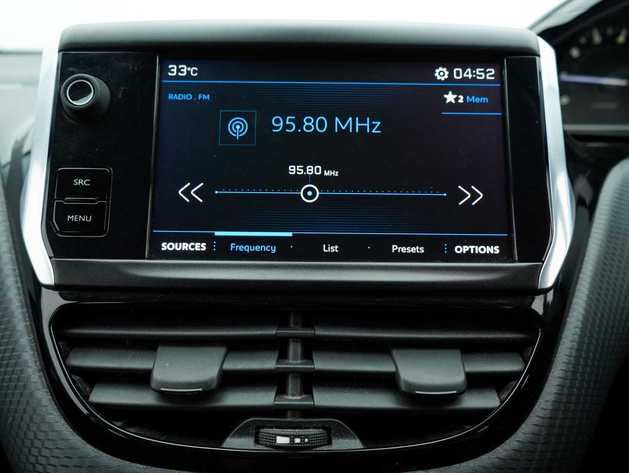 terpakai 2017 Peugeot 208 PureTech 1.2