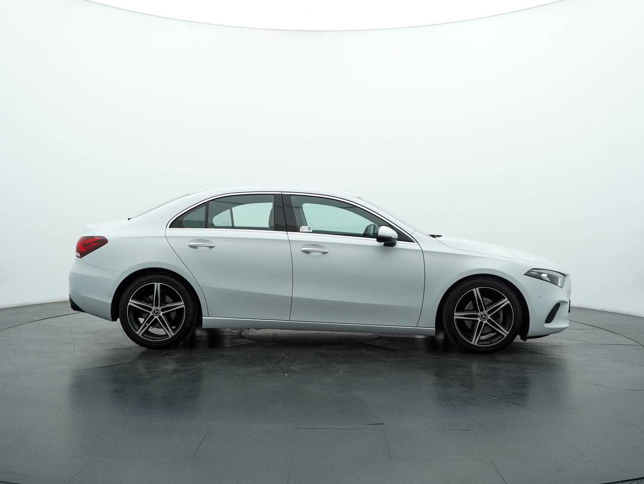terpakai 2019 Mercedes-Benz A200 Progressive Line 1.3