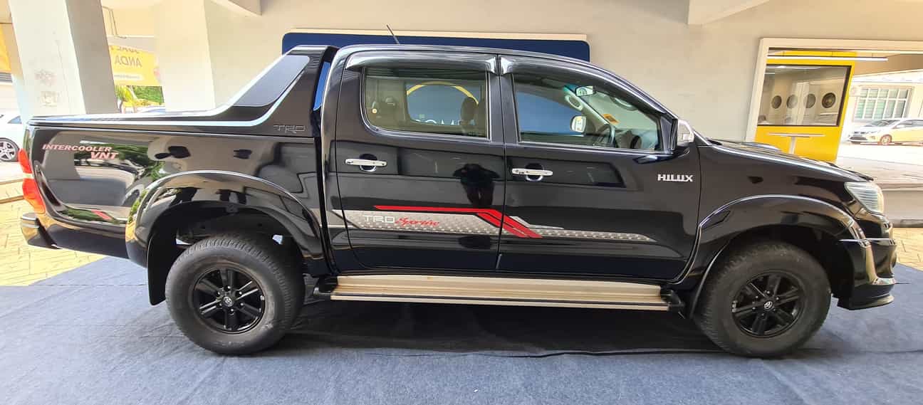 terpakai 2015 Toyota HILUX DOUBLE CAB TRD 2.5