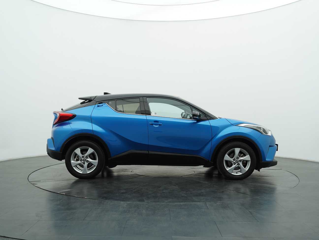 used 2018 Toyota C-HR  1.8