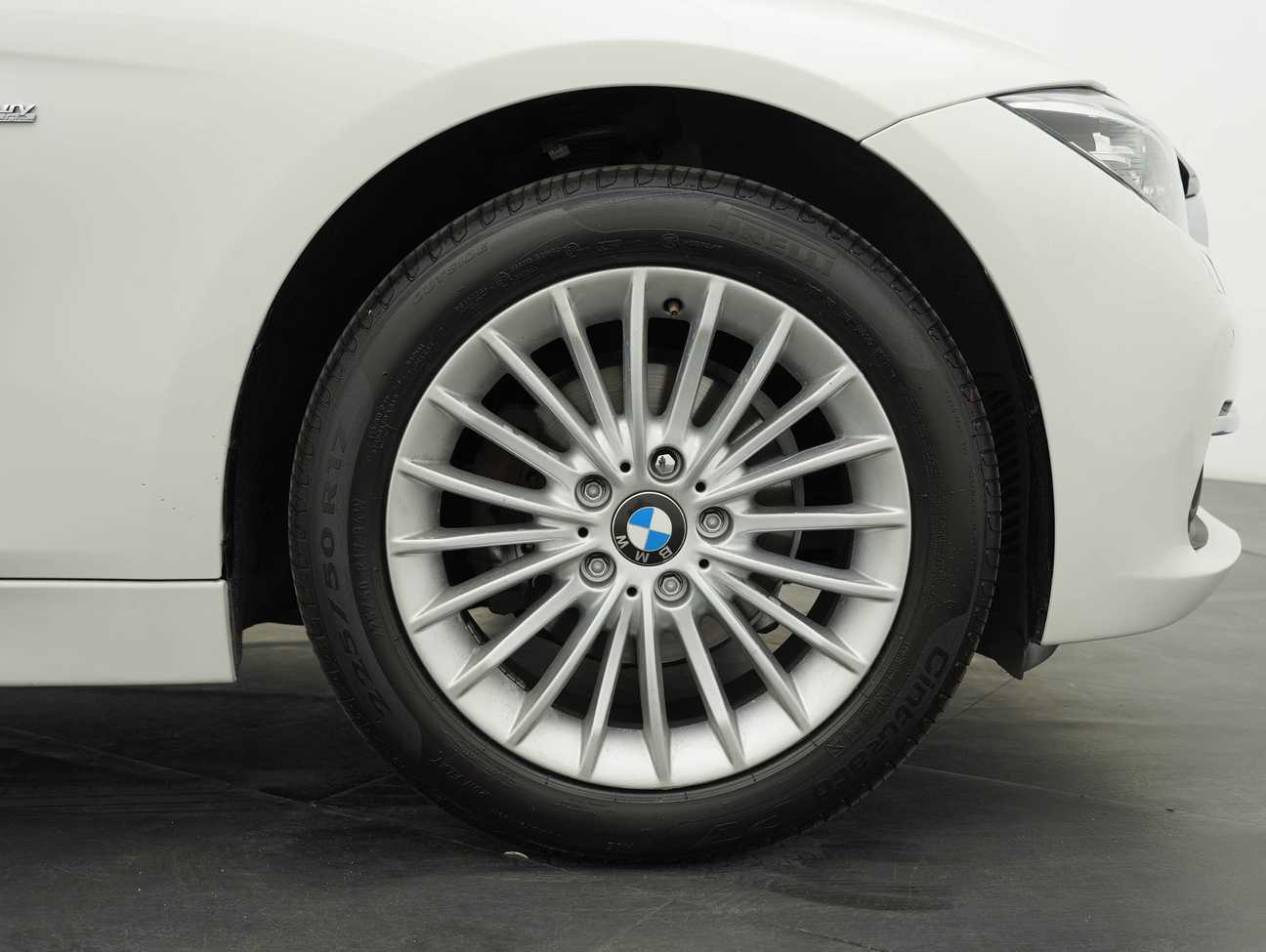 used 2016 BMW 318i Luxury 1.5