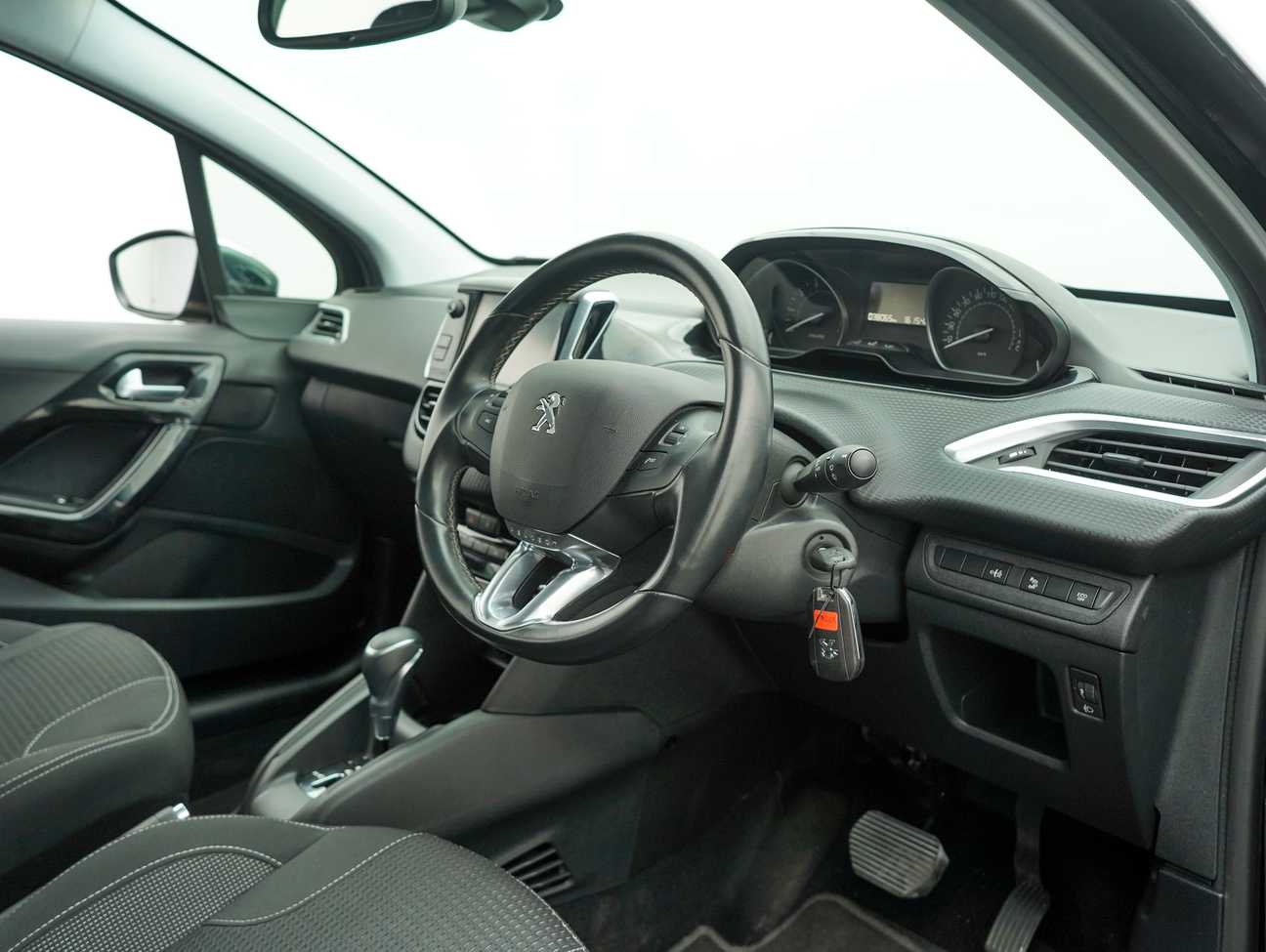 terpakai 2019 Peugeot 208 PureTech 1.2