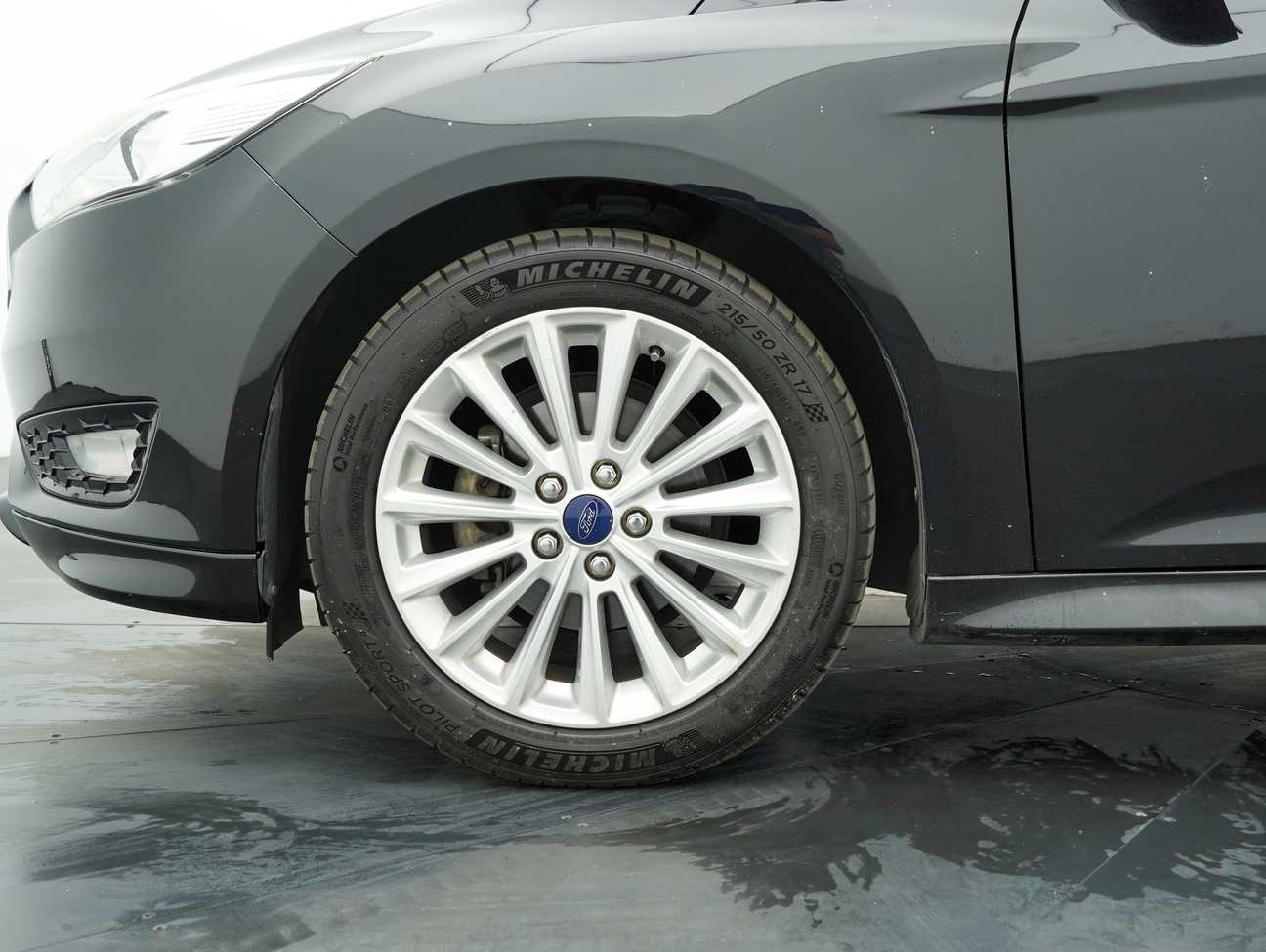 terpakai 2016 Ford FOCUS 5DR 1.5