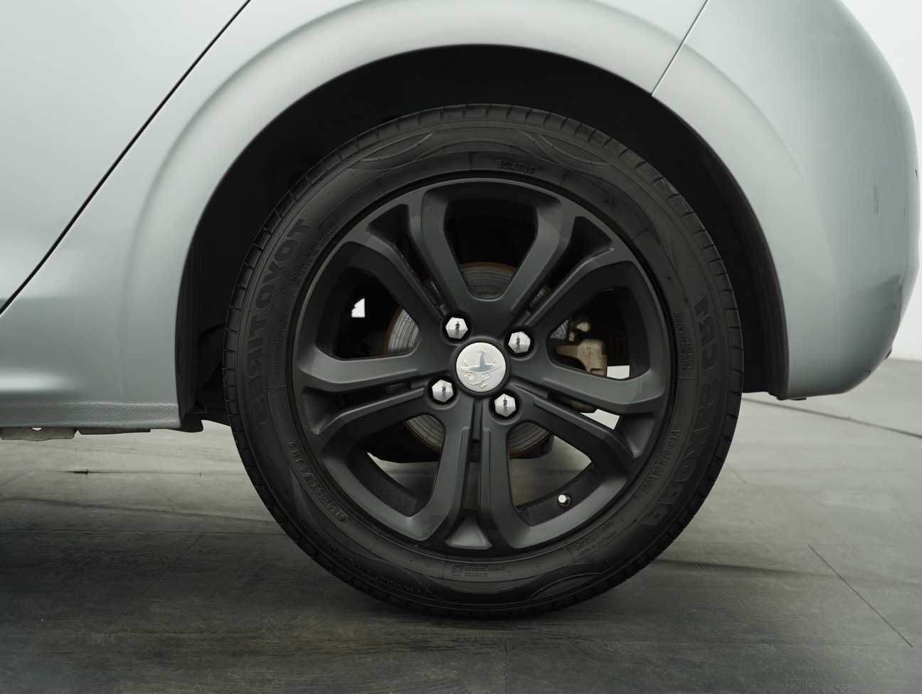 terpakai 2015 Peugeot 208 Allure 3 Door 1.6