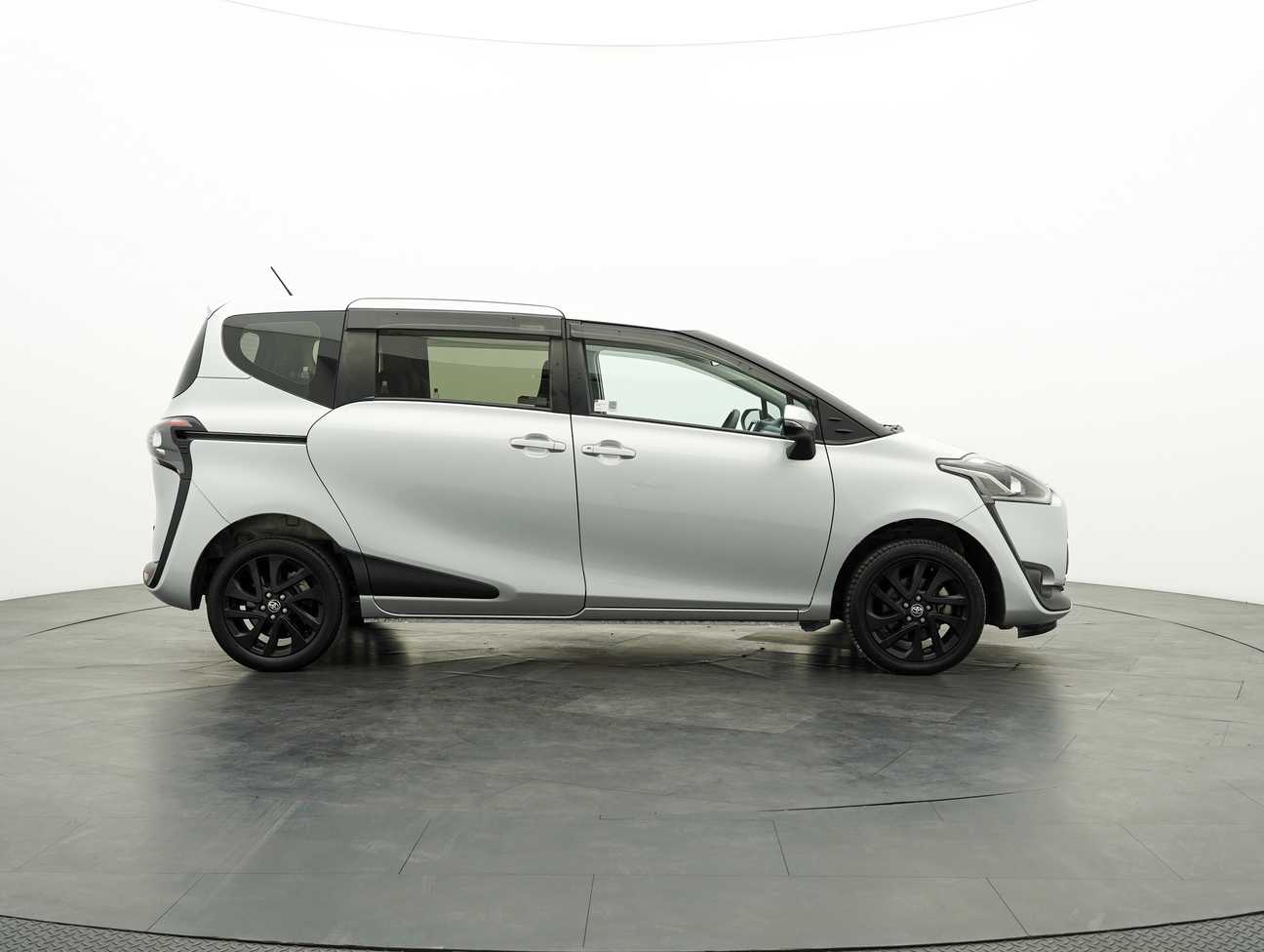 used 2018 Toyota Sienta V 1.5