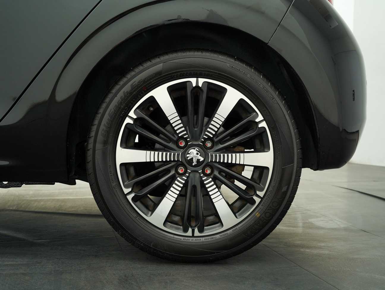 terpakai 2019 Peugeot 208 PureTech 1.2