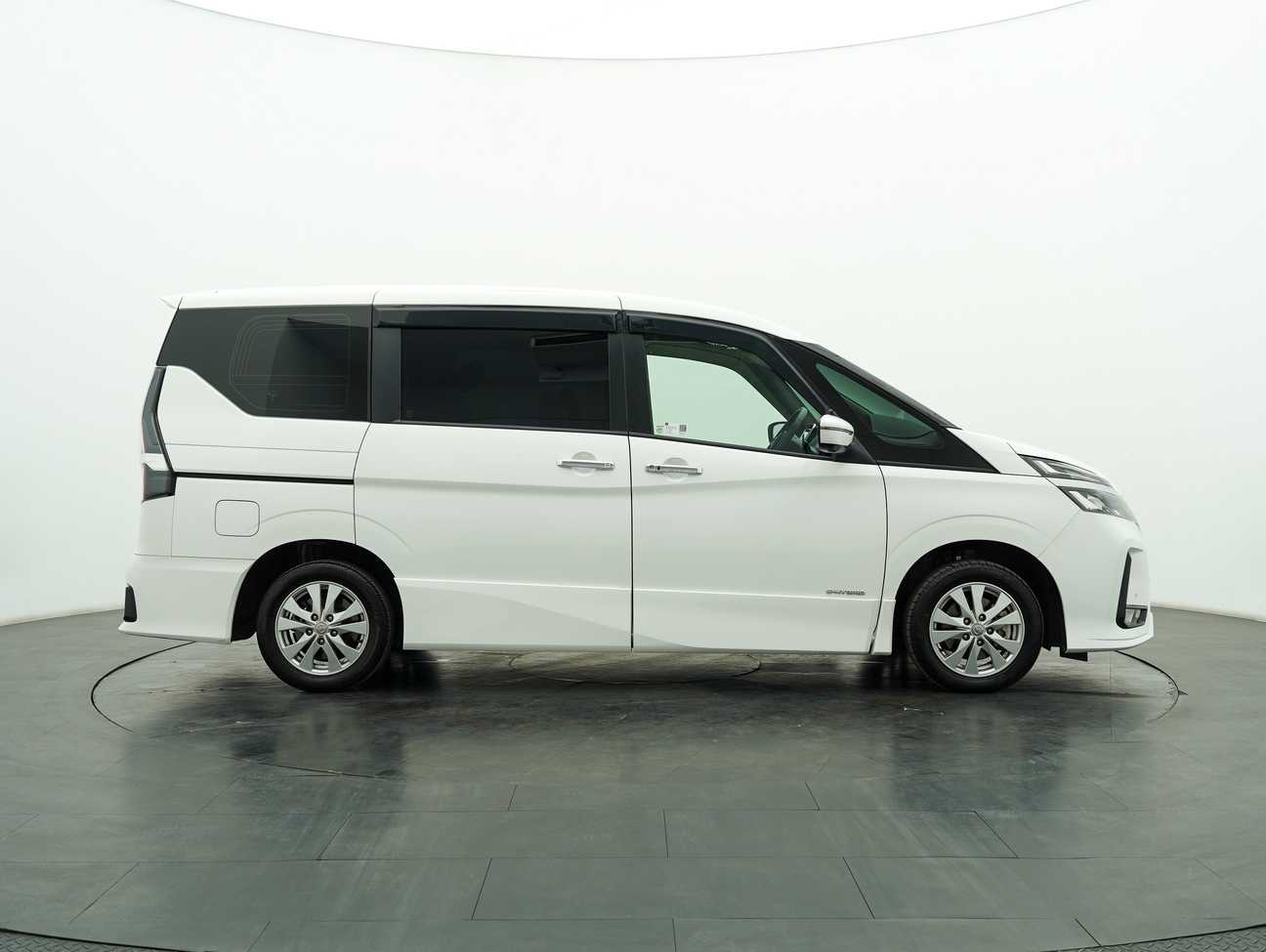 used 2022 Nissan Serena S-Hybrid High-Way Star 2.0