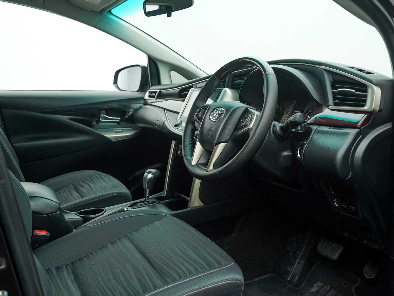 terpakai 2021 Toyota Innova G 2.0