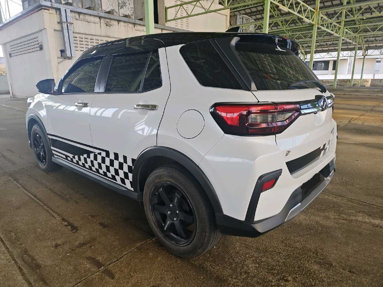 terpakai 2022 Perodua Ativa AV (2 Tone Special Metallic) 1.0