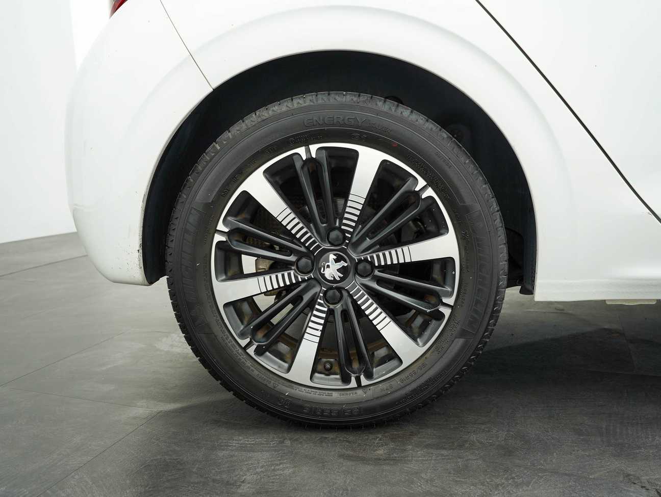 terpakai 2019 Peugeot 208 FL PURETECH 1.2