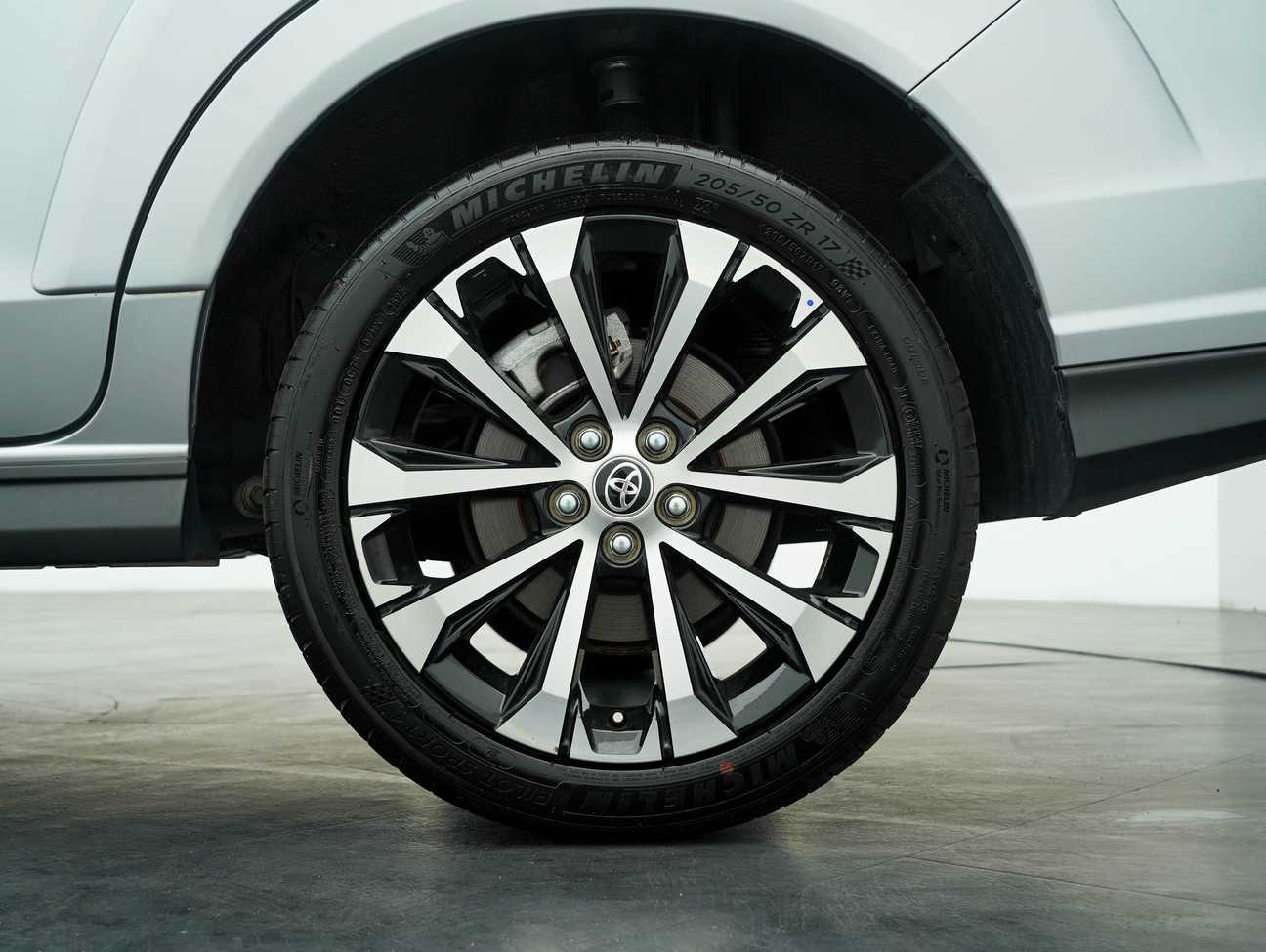 terpakai 2023 Toyota Veloz  1.5