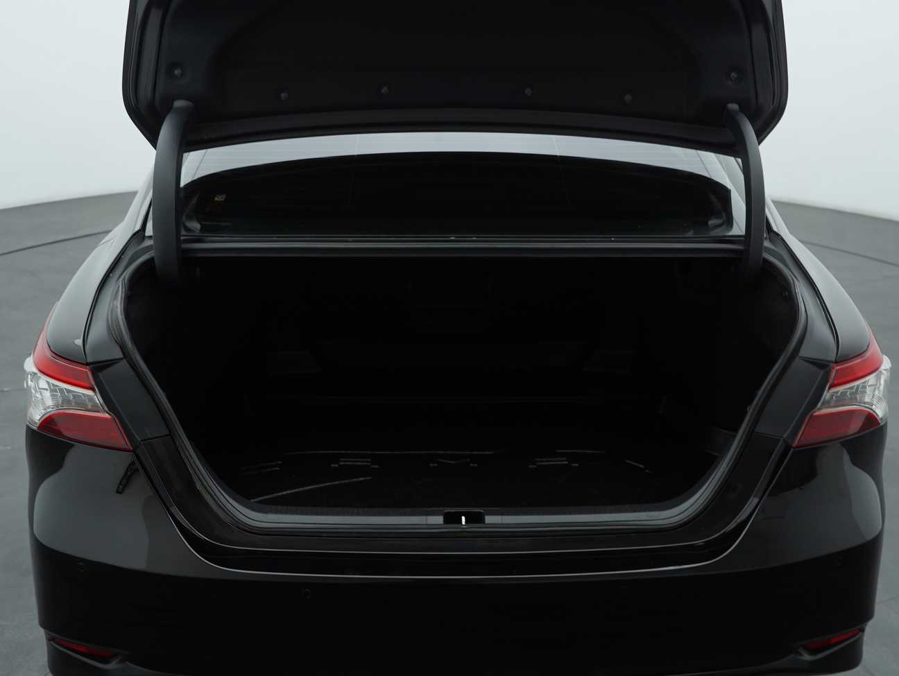 used 2019 Toyota Camry V 2.5