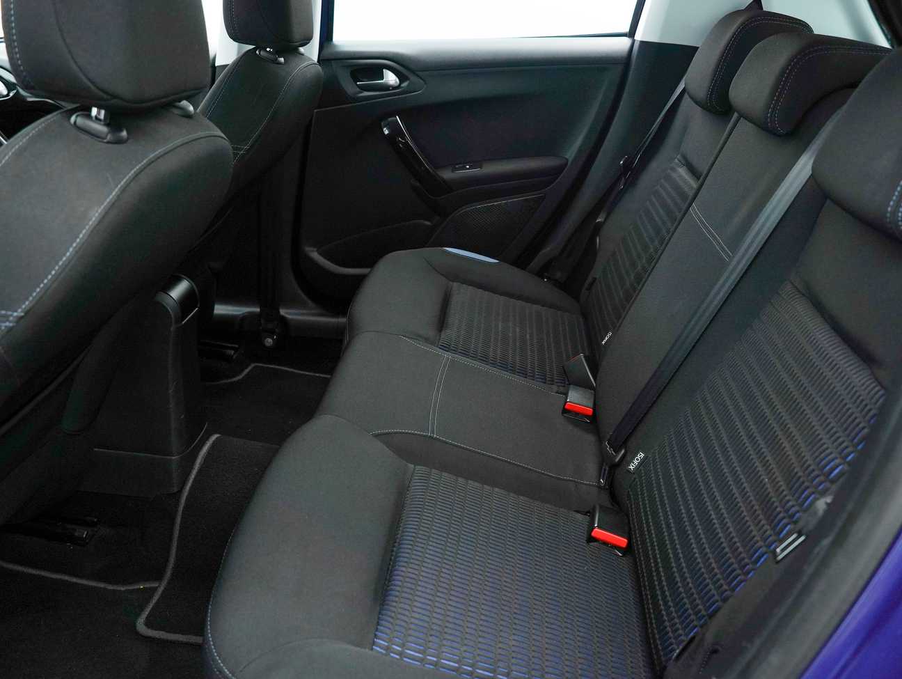 terpakai 2014 Peugeot 208 Allure 5 Door 1.6