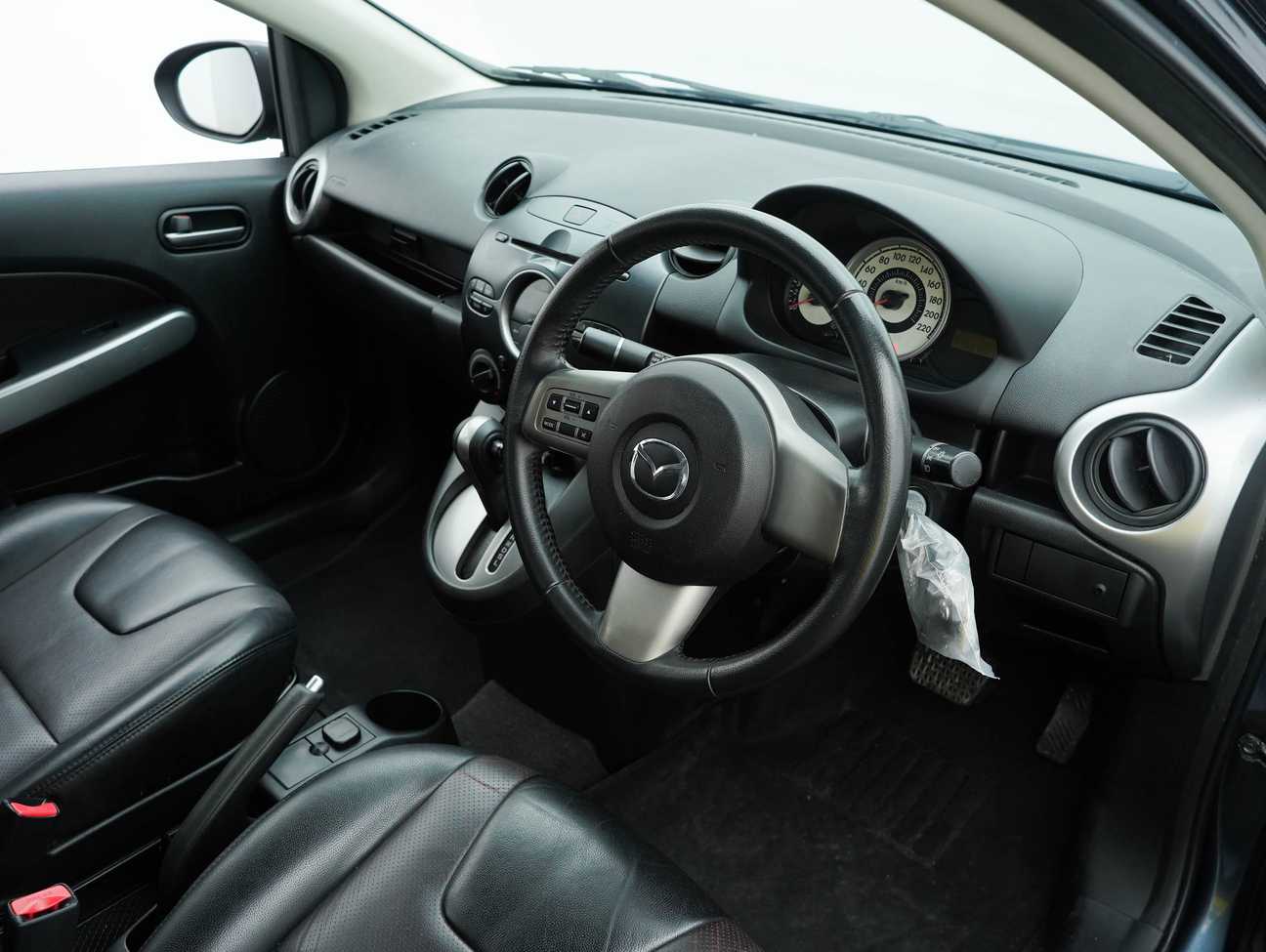 terpakai 2011 Mazda 2 V 1.5