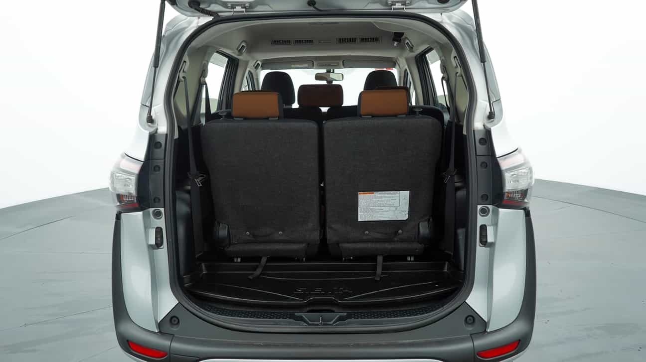 used 2017 Toyota SIENTA V 1.5