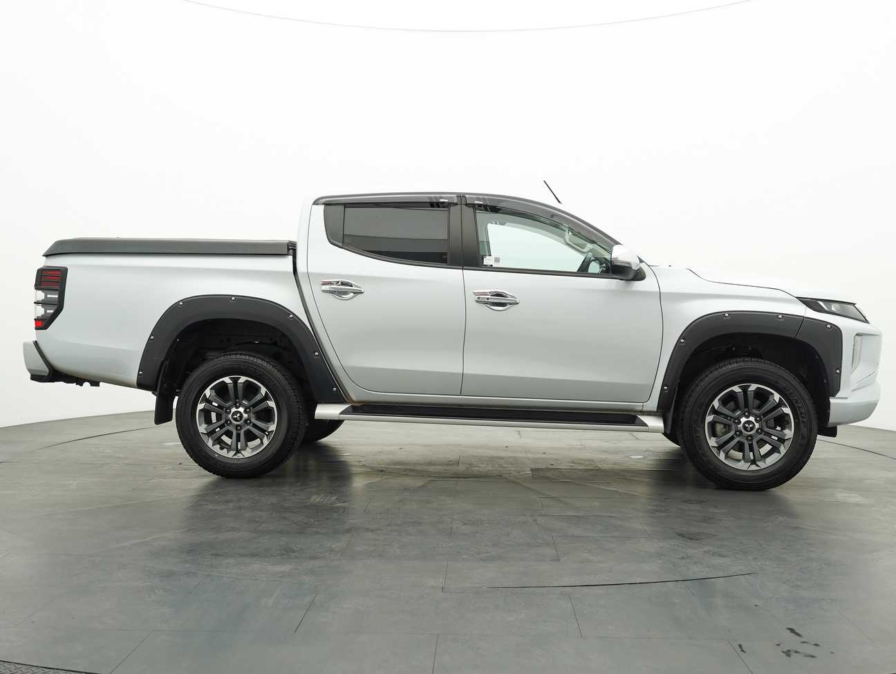 used 2021 Mitsubishi Triton VGT Premium Updated Spec Dual Cab 4X4 2.4