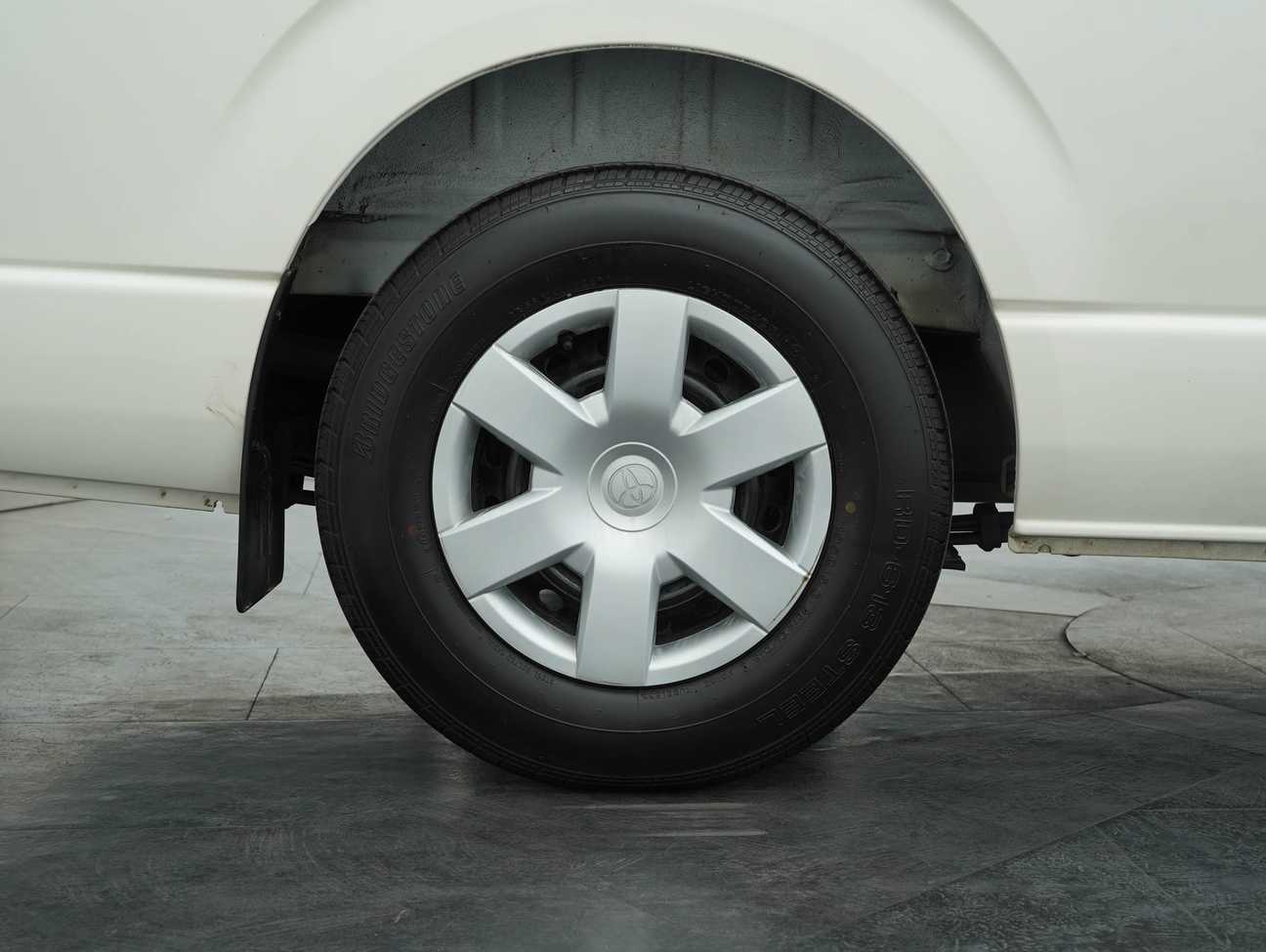 terpakai 2023 Toyota Hiace Panel 2.5
