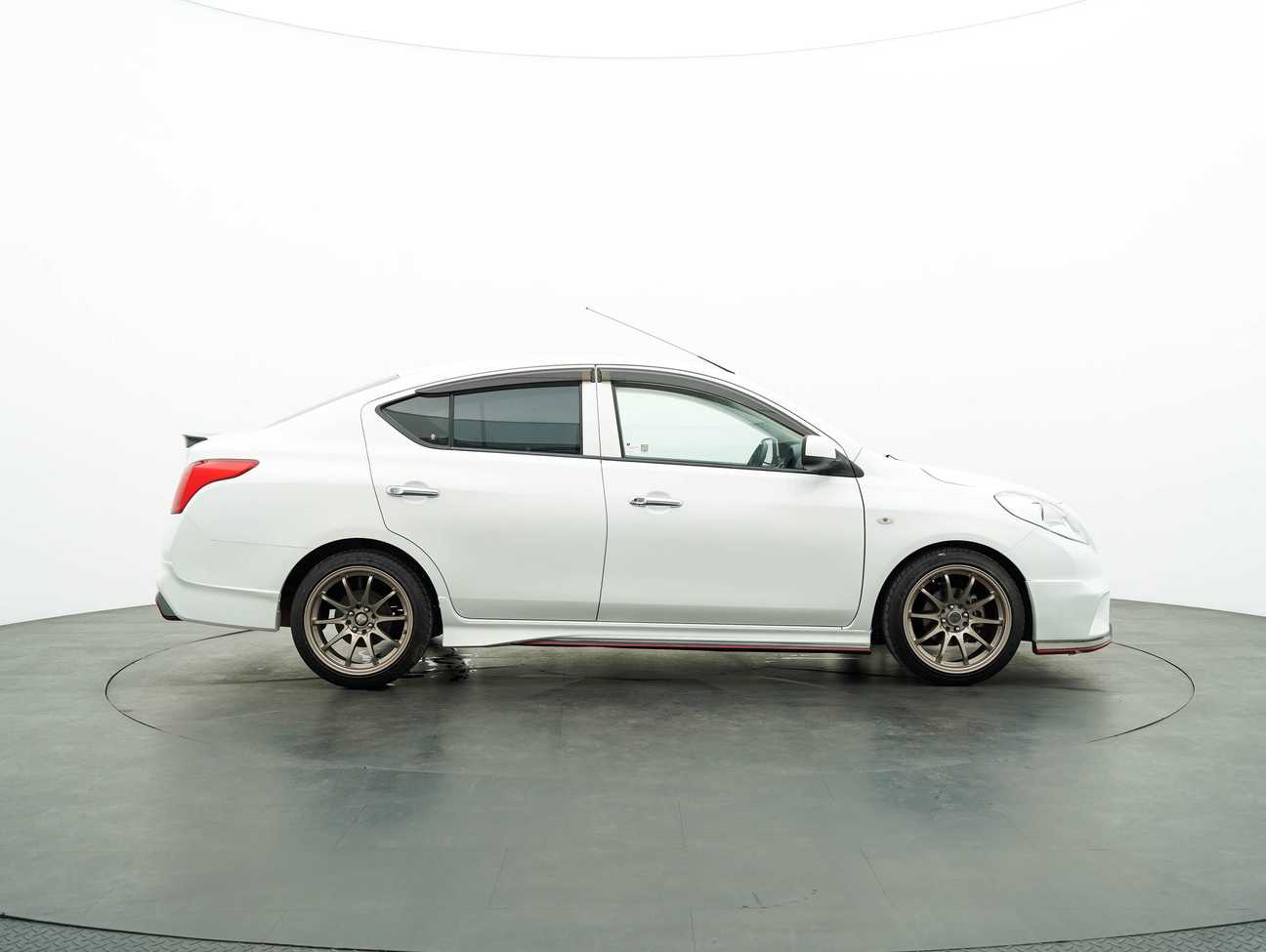 terpakai 2014 Nissan Almera E 1.5