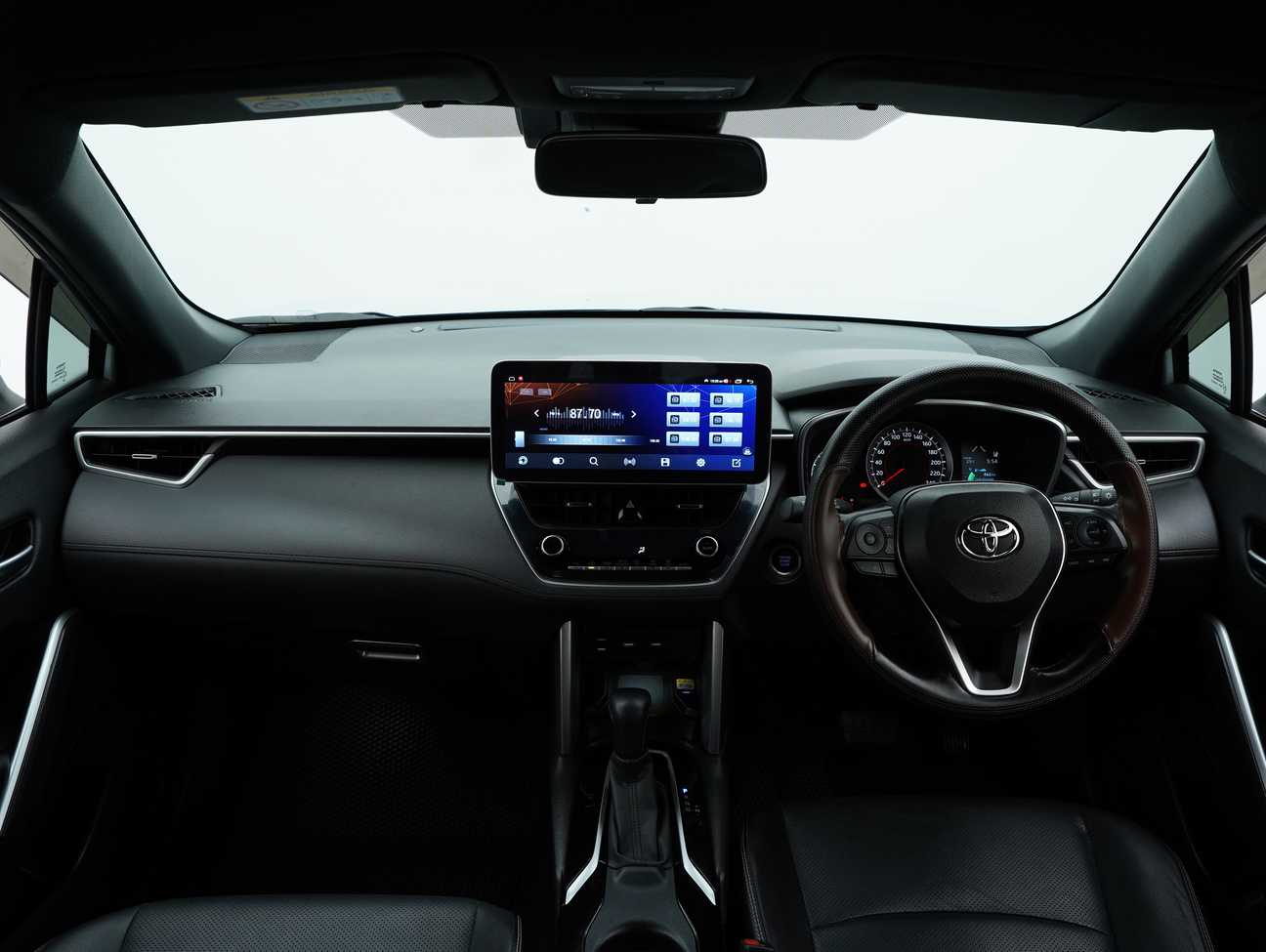 terpakai 2022 Toyota Corolla Cross V 1.8